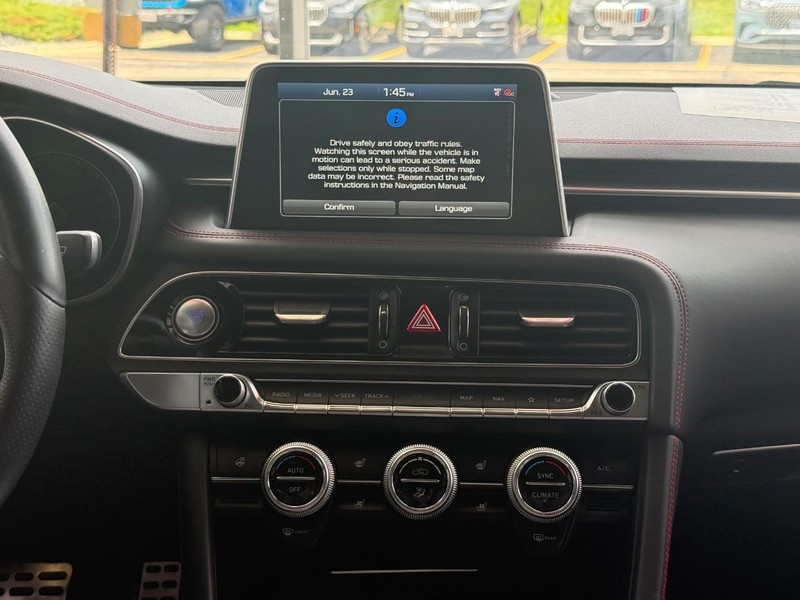 Genesis G70 Vehicle Full-screen Gallery Image 10