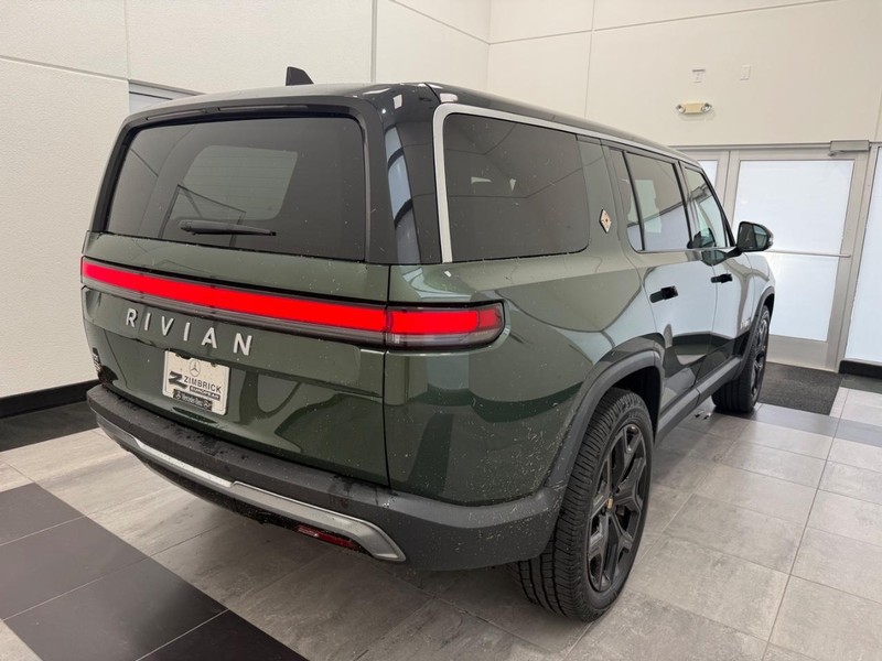 Rivian R1S Vehicle Full-screen Gallery Image 2
