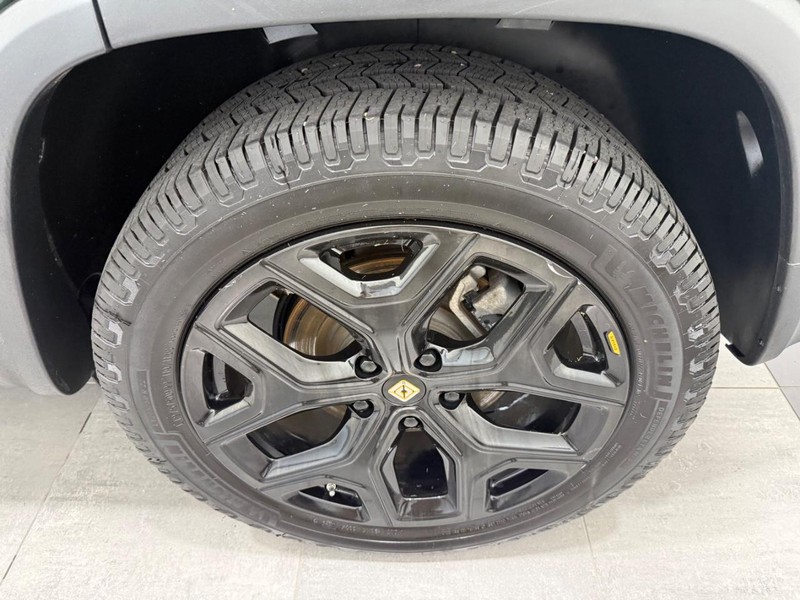 Rivian R1S Vehicle Full-screen Gallery Image 5