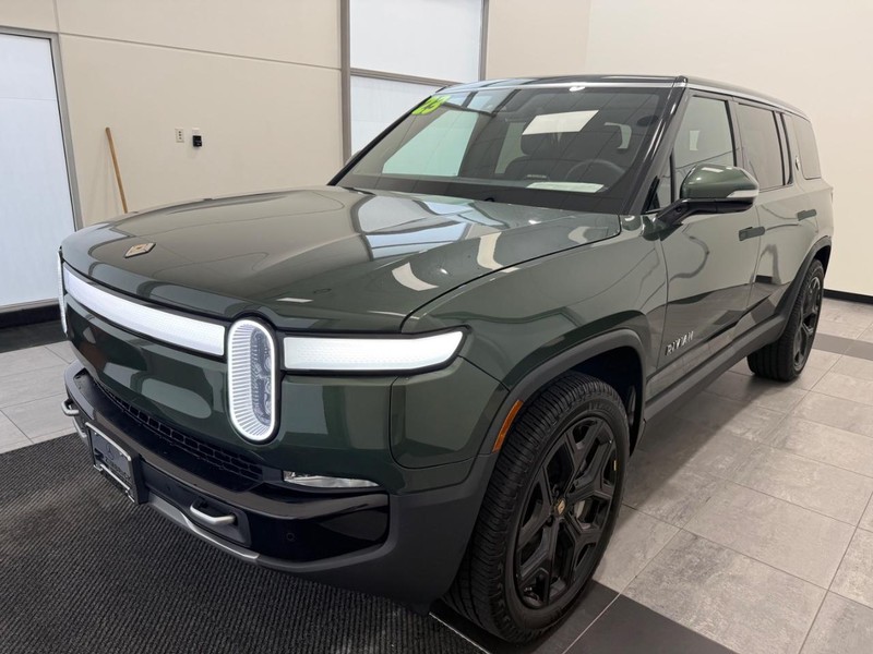 Rivian R1S Vehicle Full-screen Gallery Image 6