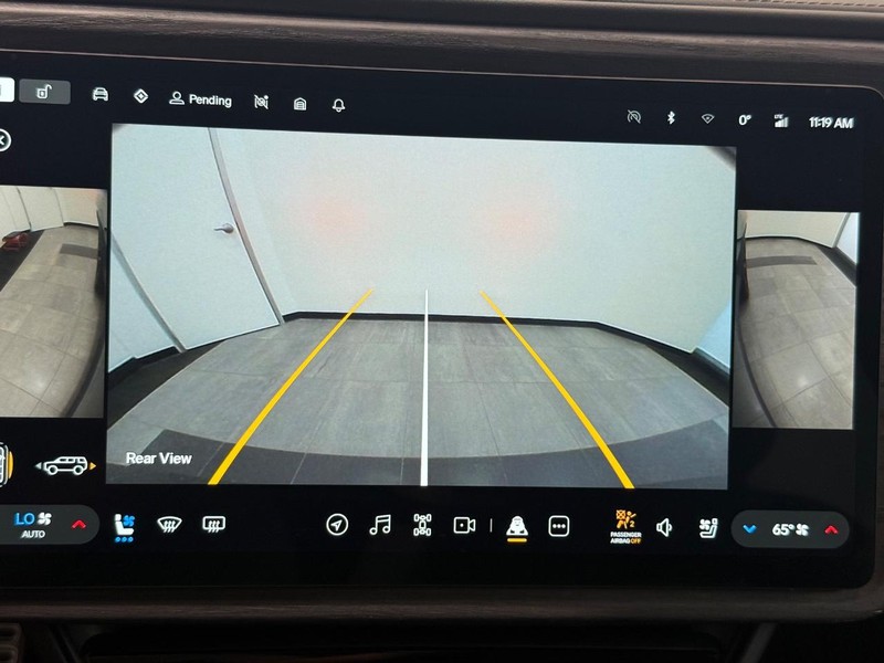 Rivian R1S Vehicle Full-screen Gallery Image 20