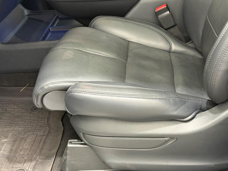 Lincoln Navigator Vehicle Full-screen Gallery Image 22