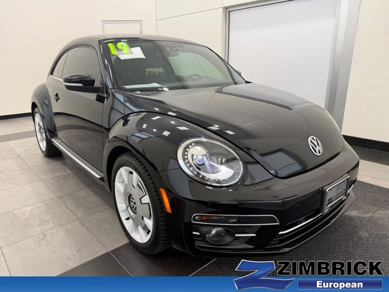Volkswagen Beetle Vehicle Full-screen Gallery Image 01