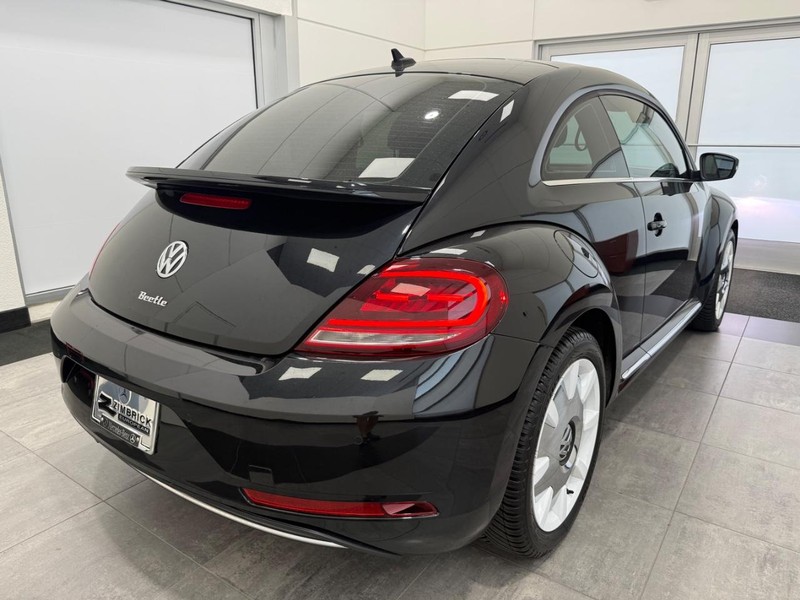 Volkswagen Beetle Vehicle Full-screen Gallery Image 02