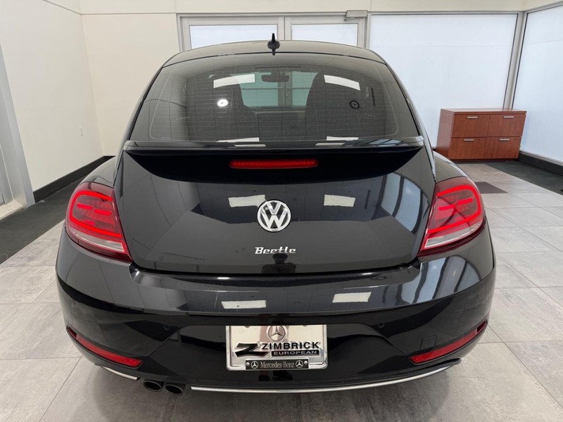 Volkswagen Beetle Vehicle Full-screen Gallery Image 03