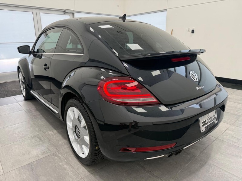 Volkswagen Beetle Vehicle Full-screen Gallery Image 04