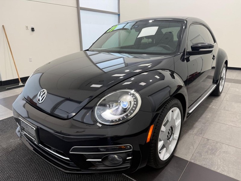 Volkswagen Beetle Vehicle Full-screen Gallery Image 06