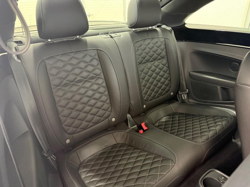 Volkswagen Beetle Vehicle Full-screen Gallery Image 08