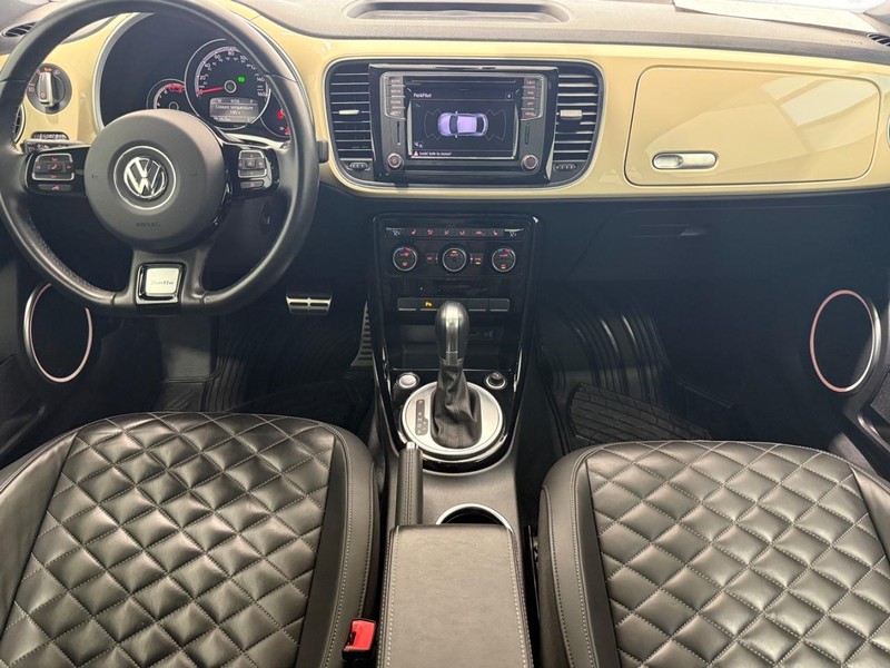 Volkswagen Beetle Vehicle Full-screen Gallery Image 09