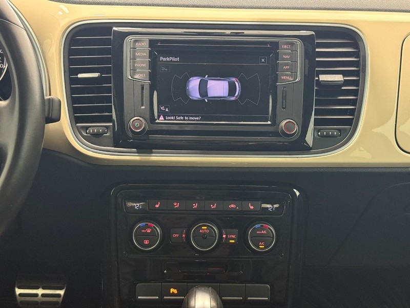 Volkswagen Beetle Vehicle Full-screen Gallery Image 10