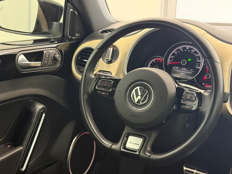 Volkswagen Beetle Vehicle Full-screen Gallery Image 12