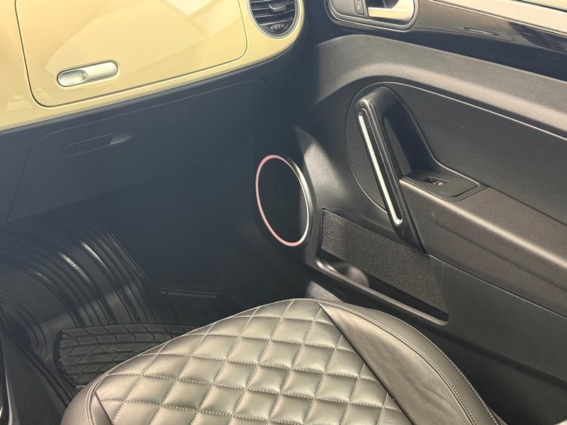 Volkswagen Beetle Vehicle Full-screen Gallery Image 13