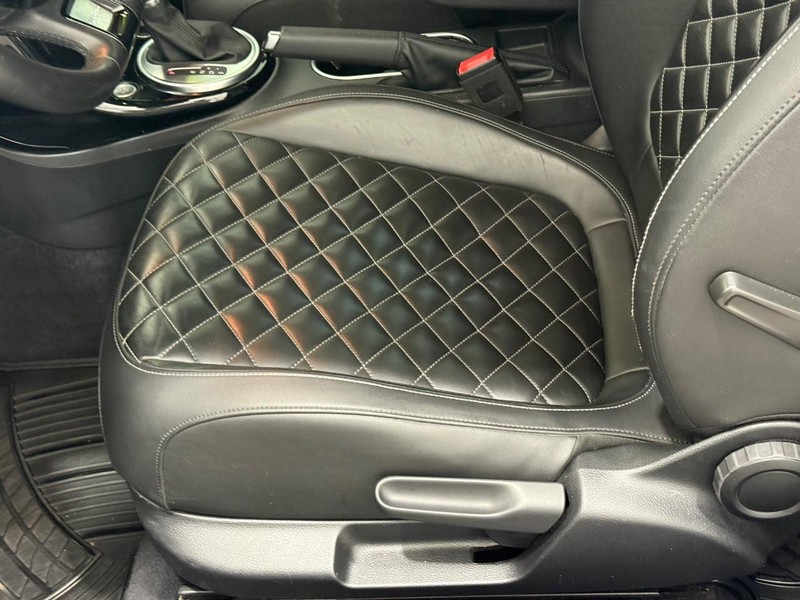 Volkswagen Beetle Vehicle Full-screen Gallery Image 20