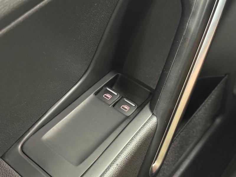 Volkswagen Beetle Vehicle Full-screen Gallery Image 21