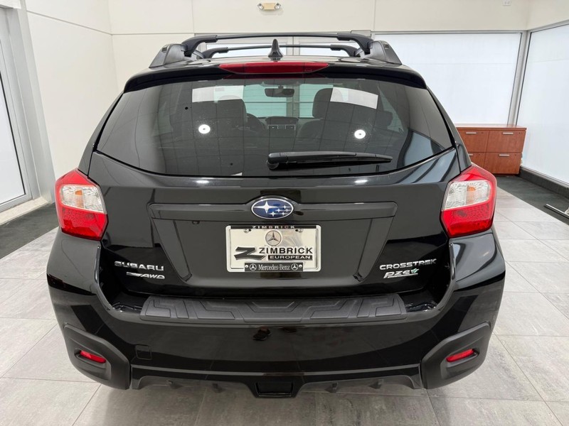 Subaru Crosstrek Vehicle Full-screen Gallery Image 3