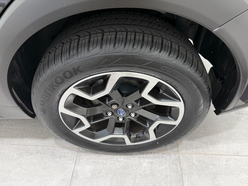 Subaru Crosstrek Vehicle Full-screen Gallery Image 5