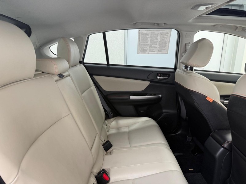 Subaru Crosstrek Vehicle Full-screen Gallery Image 8