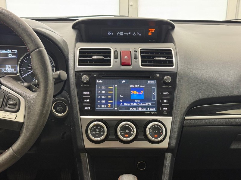 Subaru Crosstrek Vehicle Full-screen Gallery Image 10