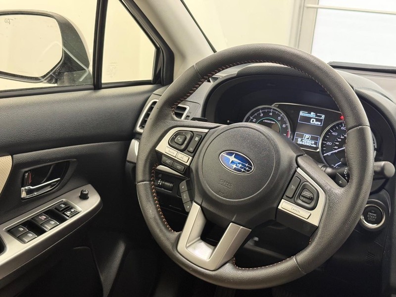 Subaru Crosstrek Vehicle Full-screen Gallery Image 12