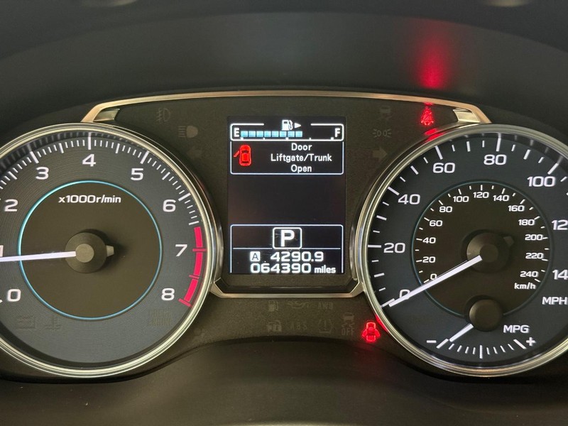 Subaru Crosstrek Vehicle Full-screen Gallery Image 16