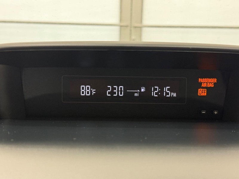 Subaru Crosstrek Vehicle Full-screen Gallery Image 18