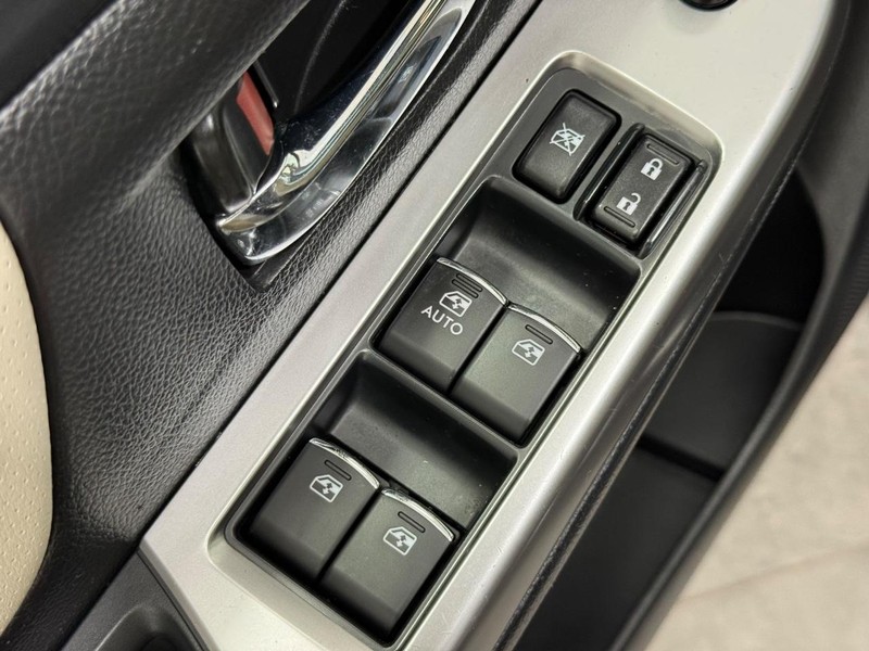 Subaru Crosstrek Vehicle Full-screen Gallery Image 19
