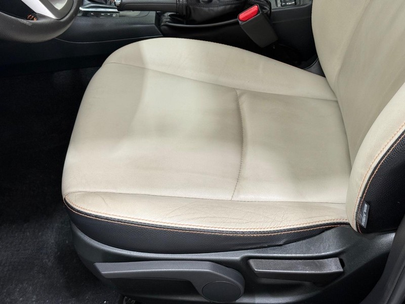 Subaru Crosstrek Vehicle Full-screen Gallery Image 20