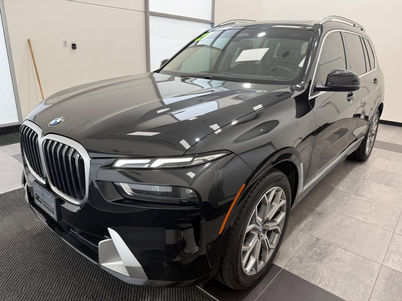BMW X7 Vehicle Full-screen Gallery Image 6