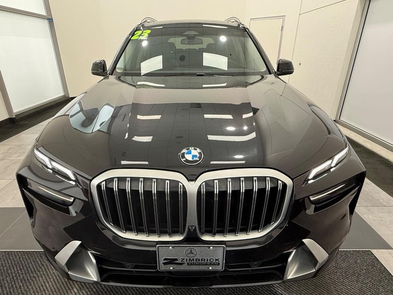 BMW X7 Vehicle Full-screen Gallery Image 7