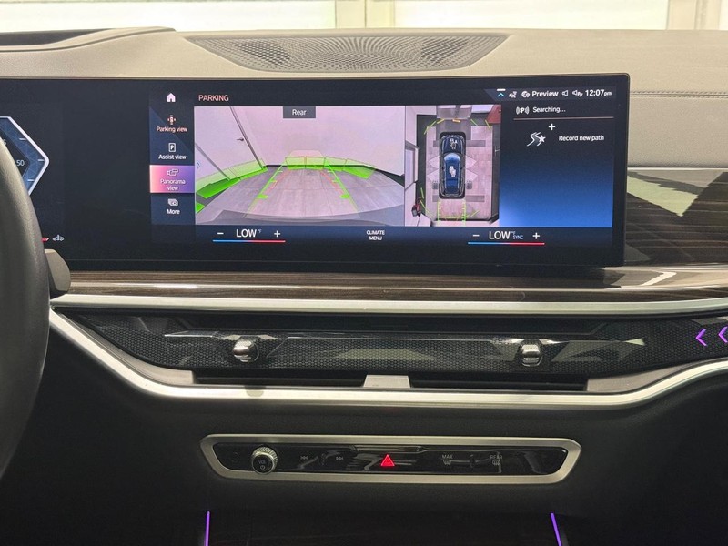 BMW X7 Vehicle Full-screen Gallery Image 10