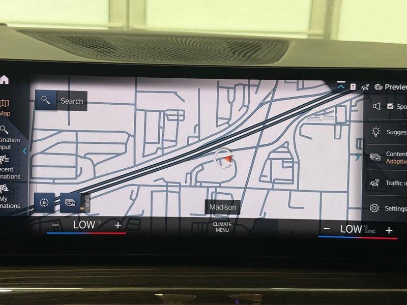 BMW X7 Vehicle Full-screen Gallery Image 18
