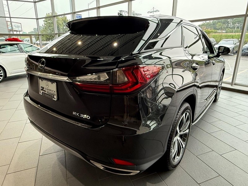 Lexus RX Vehicle Full-screen Gallery Image 2