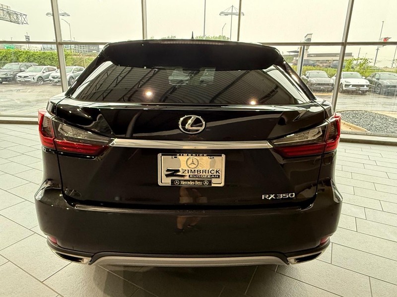Lexus RX Vehicle Full-screen Gallery Image 3