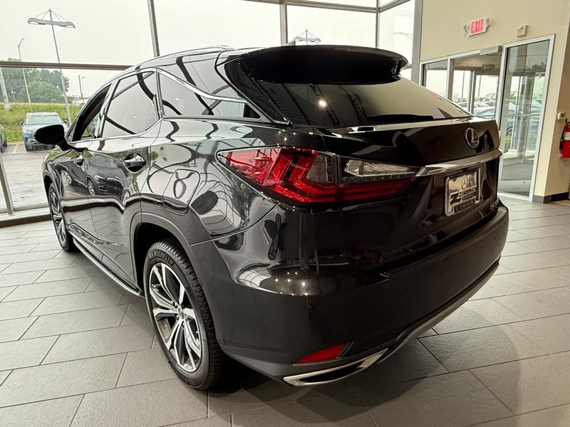 Lexus RX Vehicle Full-screen Gallery Image 4