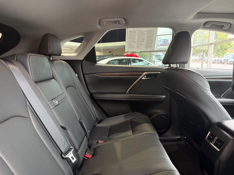 Lexus RX Vehicle Full-screen Gallery Image 8