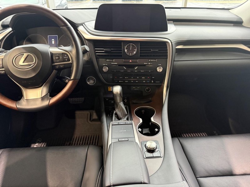 Lexus RX Vehicle Full-screen Gallery Image 9