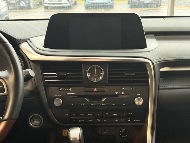 Lexus RX Vehicle Full-screen Gallery Image 10