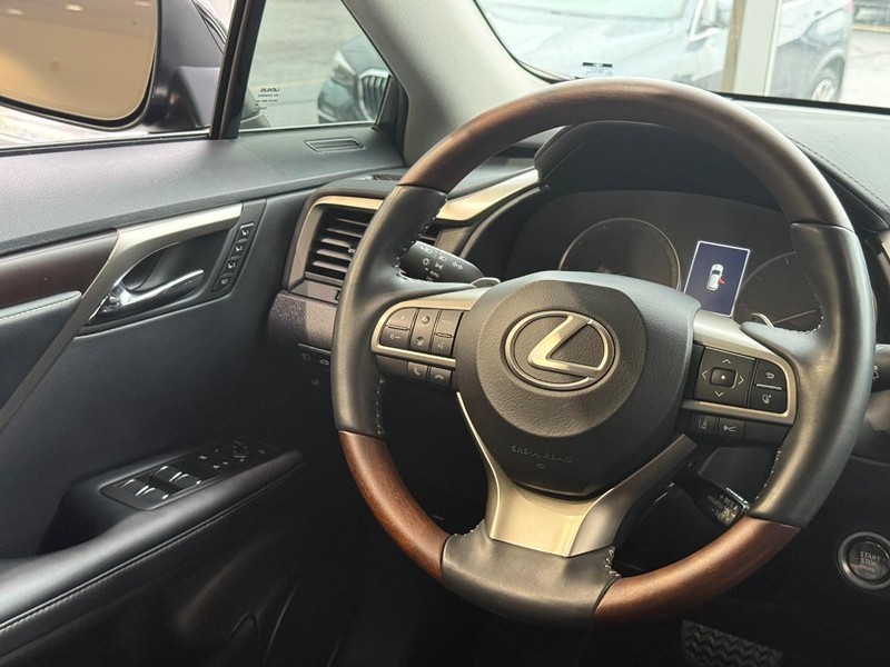 Lexus RX Vehicle Full-screen Gallery Image 12