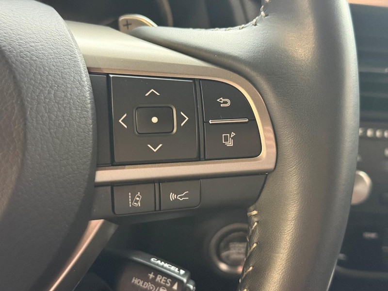 Lexus RX Vehicle Full-screen Gallery Image 16