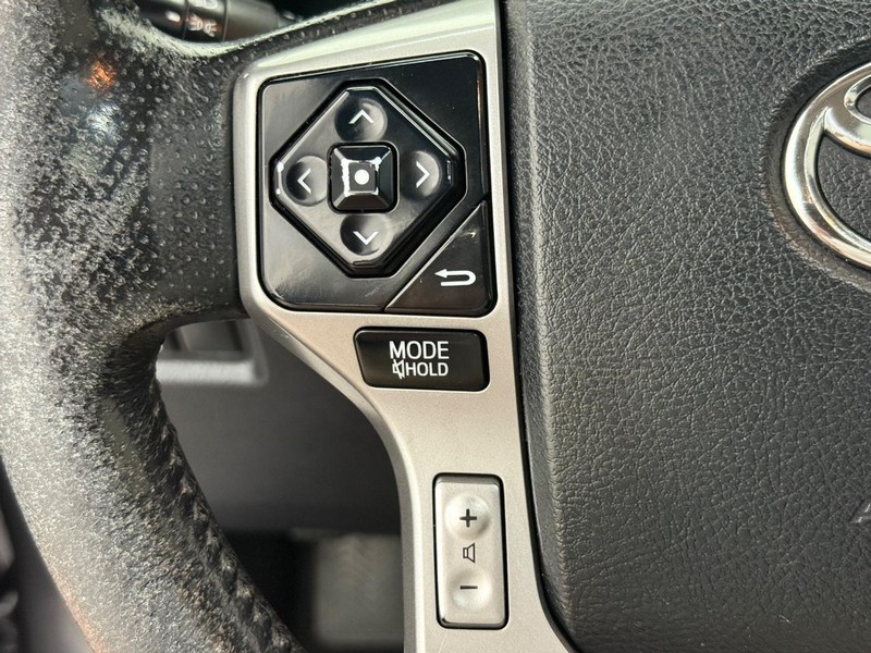 Toyota 4Runner Vehicle Full-screen Gallery Image 14