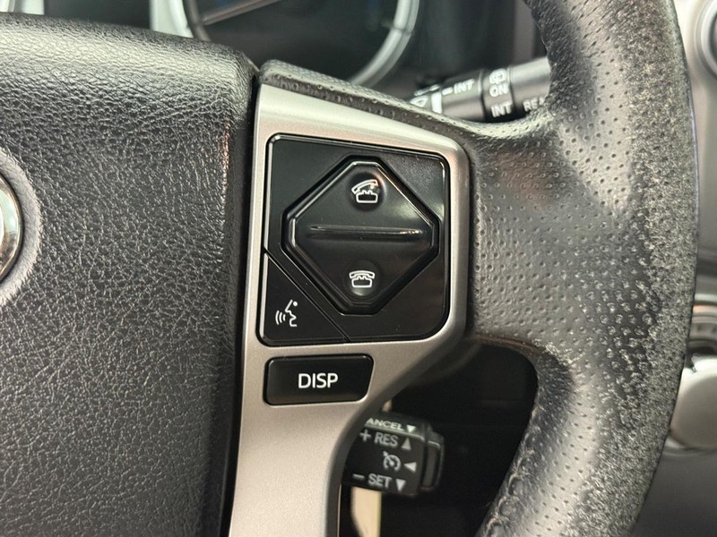 Toyota 4Runner Vehicle Full-screen Gallery Image 15