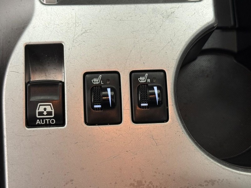 Toyota 4Runner Vehicle Full-screen Gallery Image 18