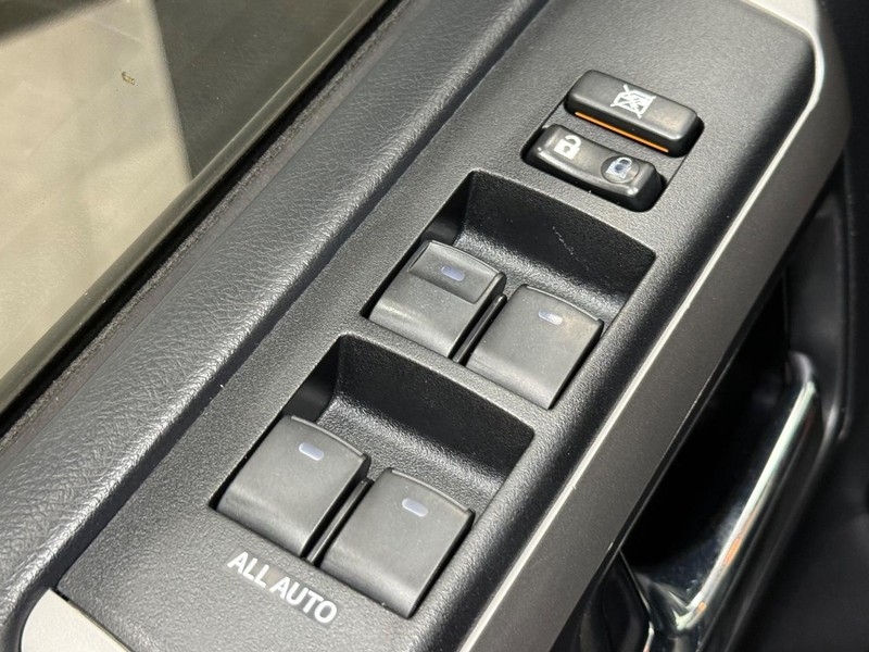 Toyota 4Runner Vehicle Full-screen Gallery Image 19