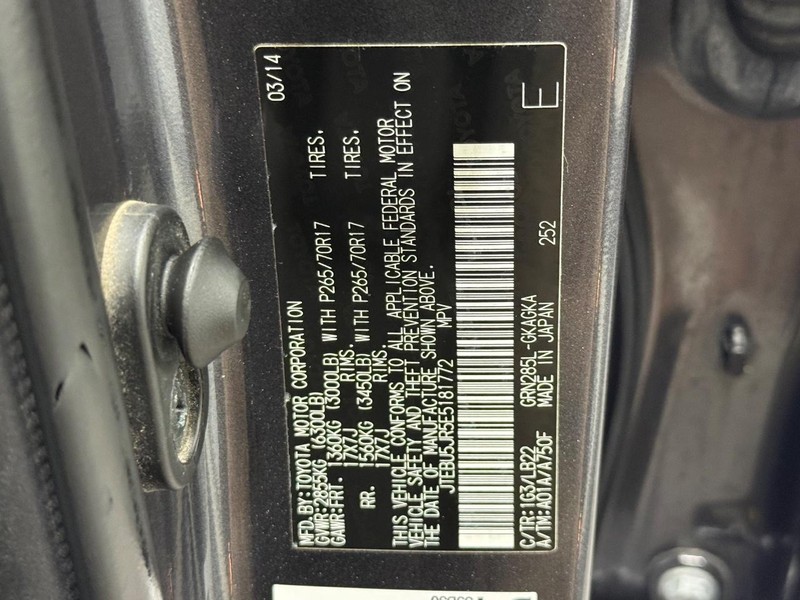 Toyota 4Runner Vehicle Full-screen Gallery Image 21