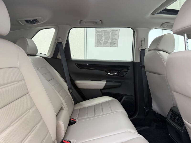 Honda CR-V Vehicle Full-screen Gallery Image 8
