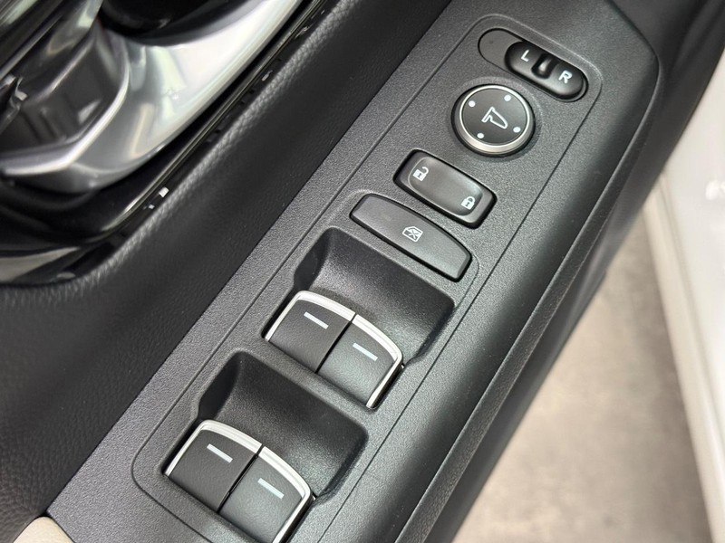 Honda CR-V Vehicle Full-screen Gallery Image 20