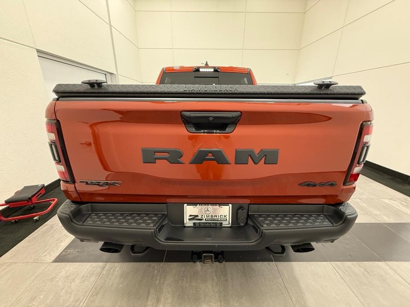 Ram 1500 Vehicle Full-screen Gallery Image 3
