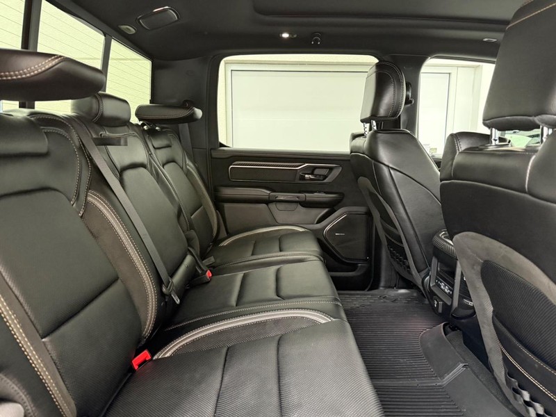 Ram 1500 Vehicle Full-screen Gallery Image 8
