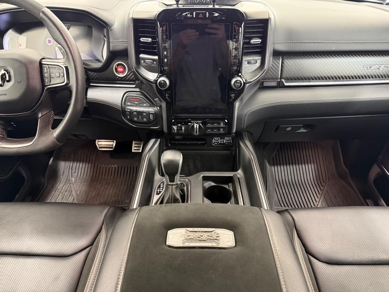 Ram 1500 Vehicle Full-screen Gallery Image 9