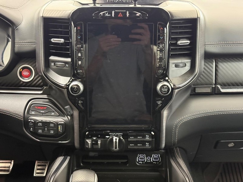 Ram 1500 Vehicle Full-screen Gallery Image 10